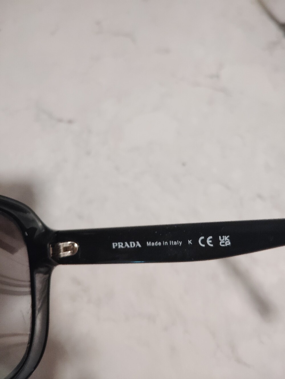 Prada Vintage Oversized Women's Black Signature Sunglasses Italy, 62 17 140 - Picture 4 of 6